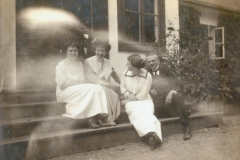 wnuczka Heluta - pierwsza od lewej (archiwalne)